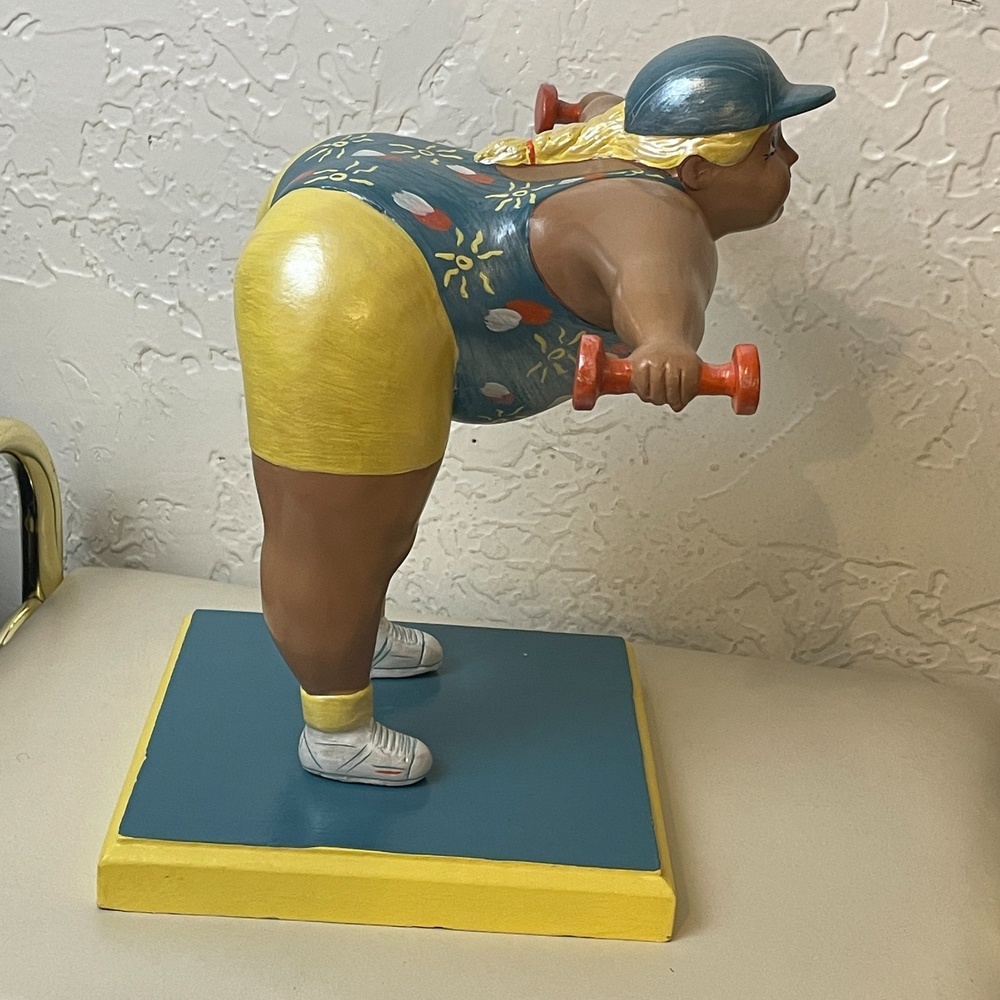 VTG Studio Nova Adorable AF Woman Working Out 12" Statue - Picture 5 of 12